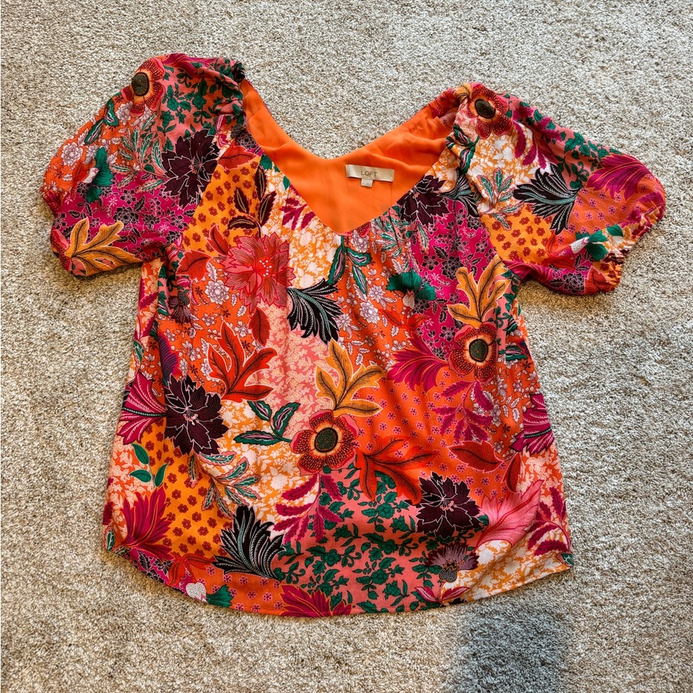 EUC | Loft Floral V Neck Top | Size: M